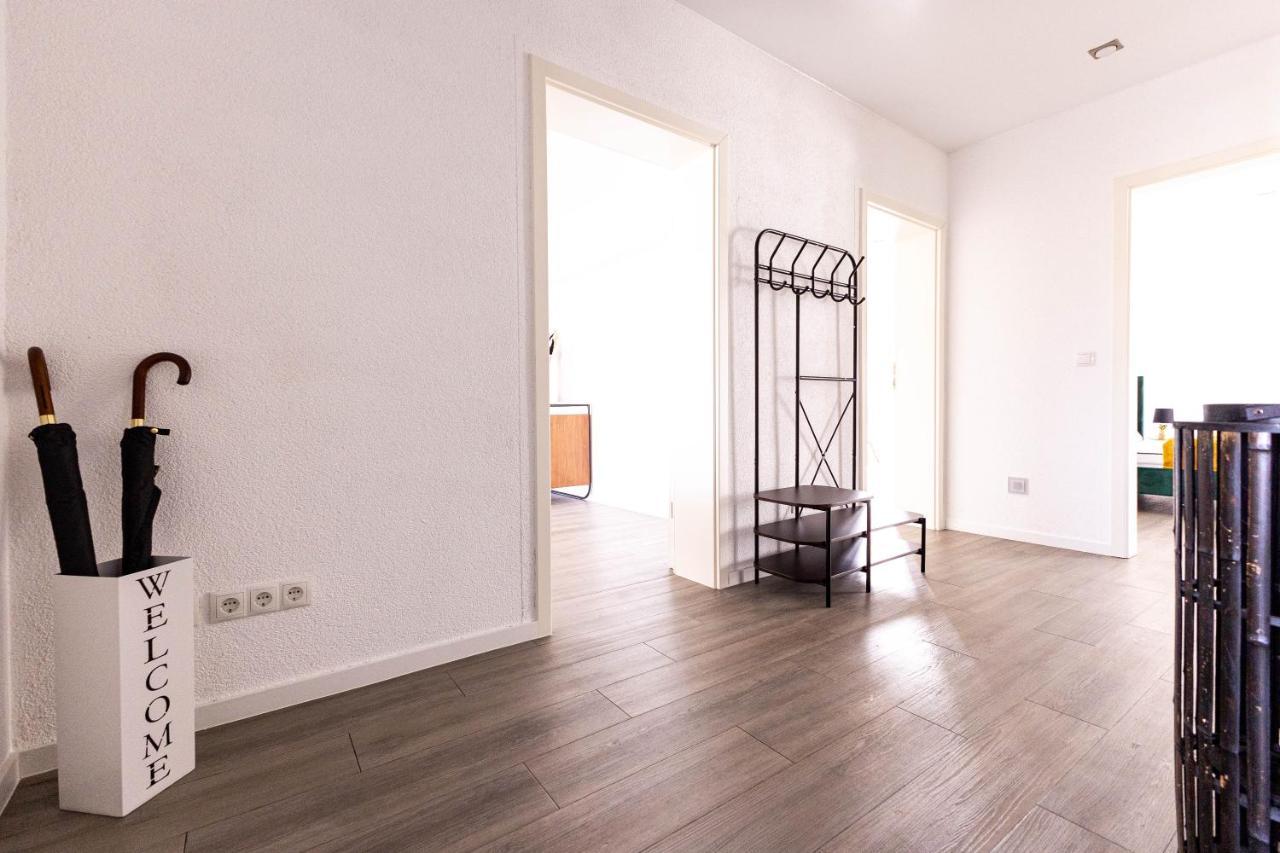 Design Apartment Zentral Fuer 6 In Andernach: Ausblick, Wifi, Kueche エクステリア 写真