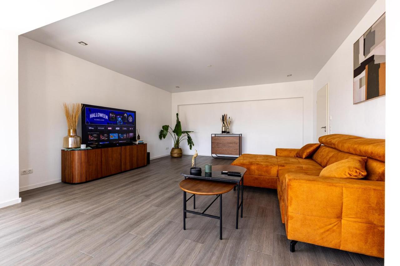 Design Apartment Zentral Fuer 6 In Andernach: Ausblick, Wifi, Kueche エクステリア 写真