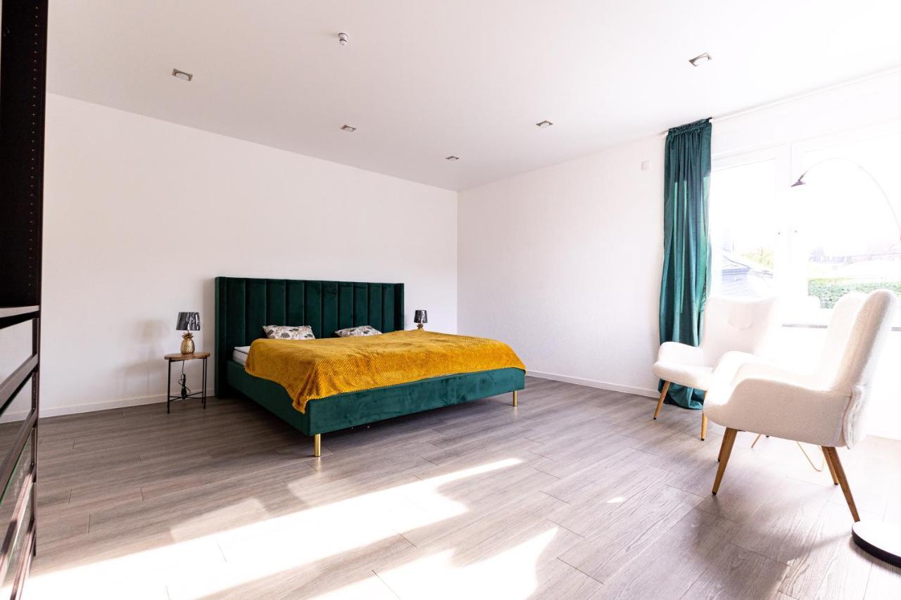 Design Apartment Zentral Fuer 6 In Andernach: Ausblick, Wifi, Kueche エクステリア 写真