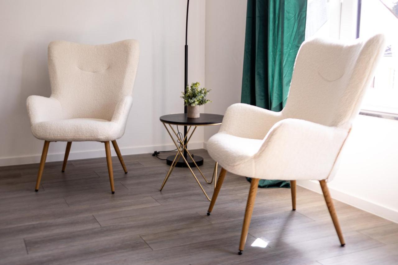 Design Apartment Zentral Fuer 6 In Andernach: Ausblick, Wifi, Kueche エクステリア 写真