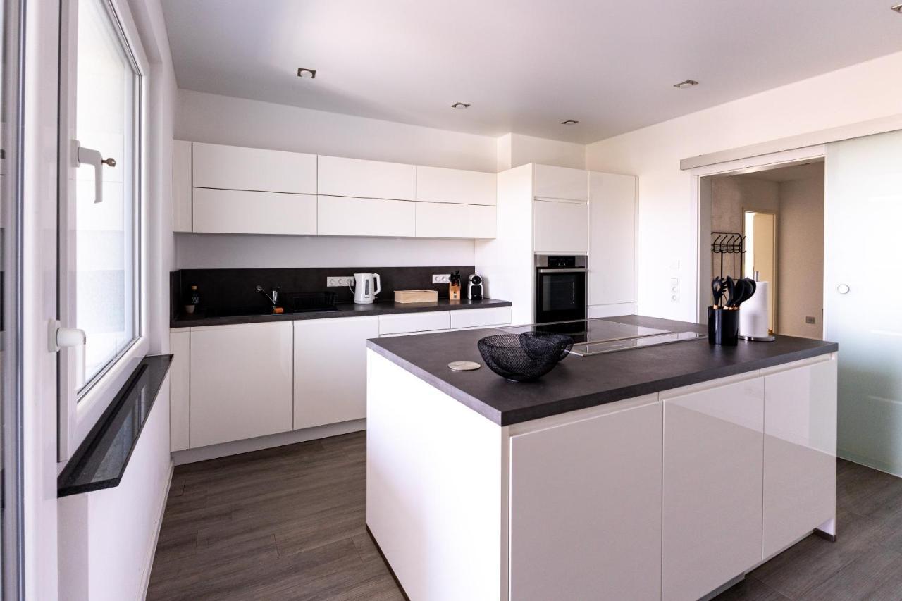 Design Apartment Zentral Fuer 6 In Andernach: Ausblick, Wifi, Kueche エクステリア 写真