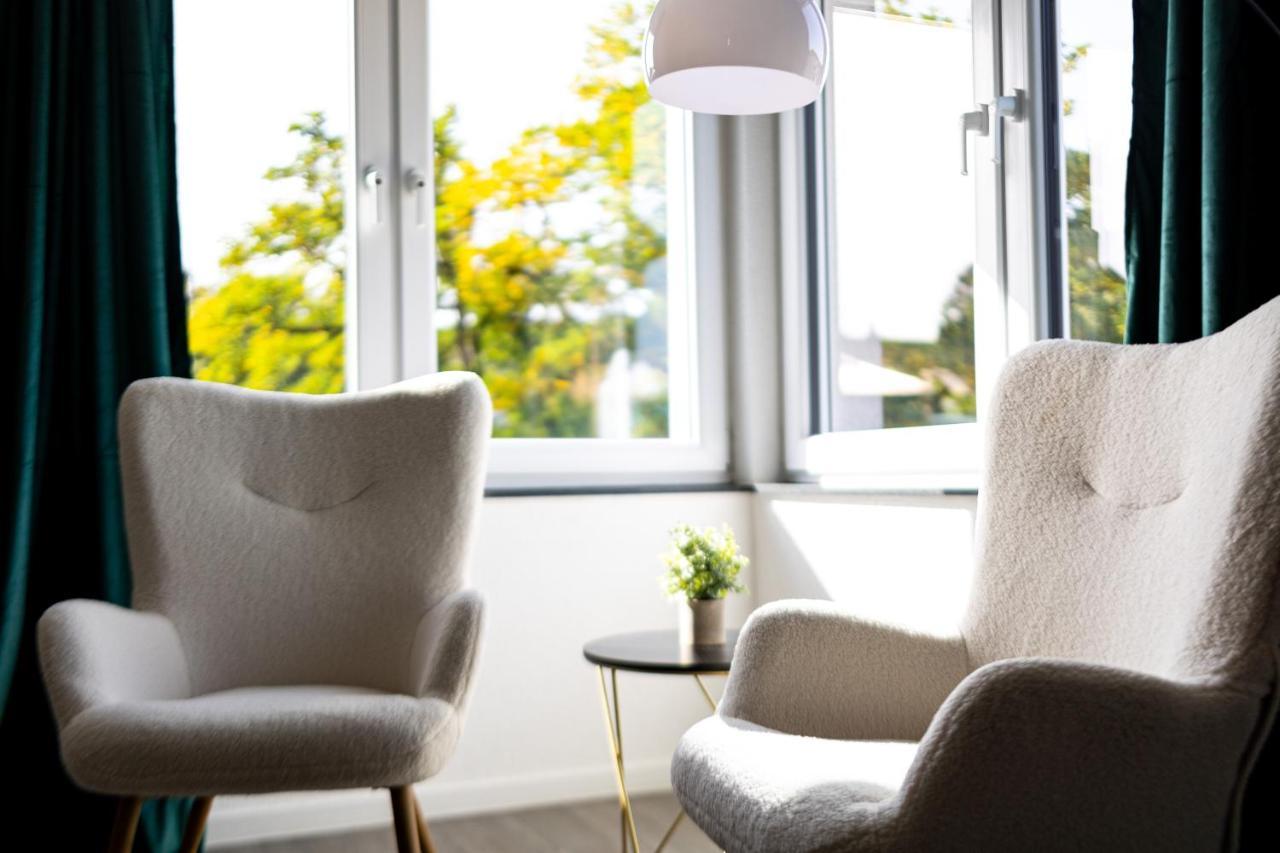 Design Apartment Zentral Fuer 6 In Andernach: Ausblick, Wifi, Kueche エクステリア 写真