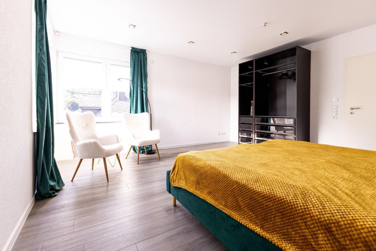 Design Apartment Zentral Fuer 6 In Andernach: Ausblick, Wifi, Kueche エクステリア 写真