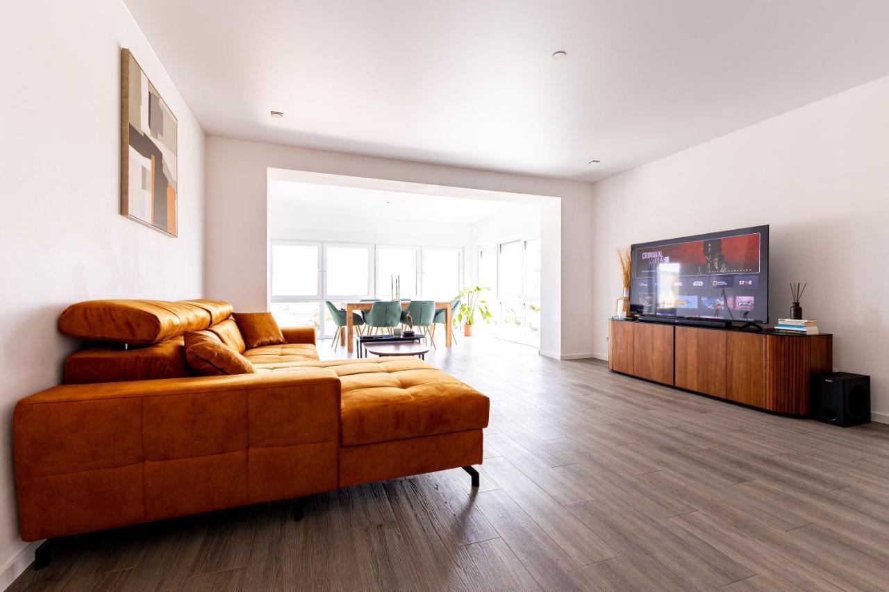 Design Apartment Zentral Fuer 6 In Andernach: Ausblick, Wifi, Kueche エクステリア 写真